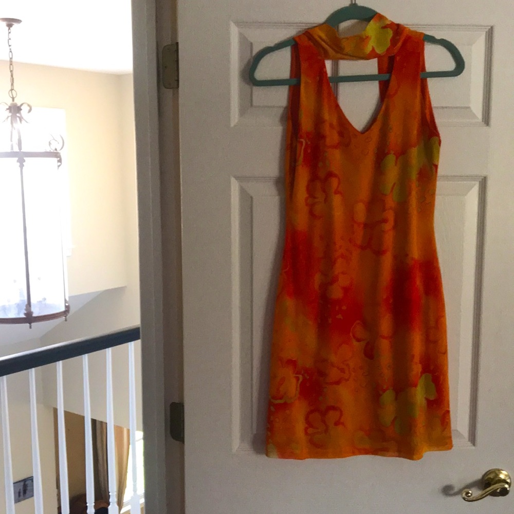 Z.RO..fun retro looking above the knee dress…different hues of orange🍊